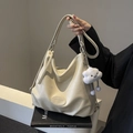 Bolso tote minimalista de cuero PU beige con colgante de nube y correa larga - Blanco Con Colgante