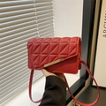 Modische rote Stepptasche mit Dreiecksnaht und goldenem Metallakzent für Damen - Rot