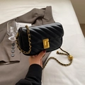 Bolso bandolera negro acolchado con cadena dorada y hebilla de ajuste esférica de oro - Negro