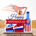 Décoration de table en bois pour l'Indépendance avec signe Happy INDEPENDENCE DAY et étoiles - Style Bouteille et Gâteau