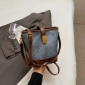 Bolso bombonera vintage de mezclilla azul con ribete de cuero marrón y cierre dorado - Azul (Sin Colgante)