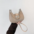 Beige halbmondförmige Handtasche mit silberner Metallschleife und verstellbarem Gurt - Khaki