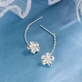 Boucles d'oreilles pendantes gardénia en argent S925 avec de longues chaînes délicates - Petit Traverse Fleur de Gardénia