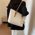Bolso tote crema con ribete de cuero marrón, detalle de lazo y estampado de tendencia - Beige (Con Colgante de Elefante)