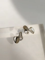 Minimalistische vloeibare metalen oorknopjes met hooggepolijste zilveren finish en vorm - Zilver