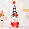 Gnomo di San Valentino con cappello a scacchi bianco e nero e cuore rosso I Love You - Gnomo con Cappello a Quadri Bianco e Nero con Cuore