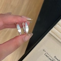 Minimalistische zilveren geometrische oorringen met gepolijst oppervlak en spiegelglans - Gepolijste Ring (Zilverkleur)