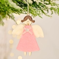 Angelo di Natale in feltro rosa con dettagli in legno e perla appeso all'albero - Rosso