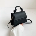 Borsa a mano nera minimalista con manico a corda e dettagli in metallo dorato - Nero