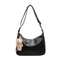Borsa hobo minimalista in pelle PU nera con tracolla regolabile e ciondolo a forma di orso - Nero