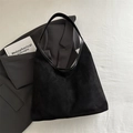 Sac hobo minimaliste en daim noir avec bandoulière en cuir pour le travail et loisirs - Noir