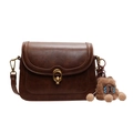 Vintage caramel brown flap crossbody bag with golden ring buckle and lion pendant - With Pendant / Brown