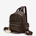 Zaino in pelle PU marrone con stampa orso, zip dorate e ciondolo con pompon bianco - caffè