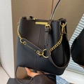 Schicke schwarze Eimertasche mit Litschi-Muster, Goldkette und Reißverschluss - Schwarz