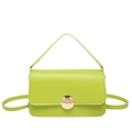 Sac baguette minimaliste vert avocat avec une boucle en métal doré et une bandoulière - Vert