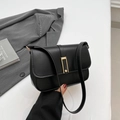 Elegante borsa a tracolla in ecopelle nera da donna con fibbia in metallo dorato - Nero