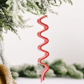 Bastón de caramelo en espiral rojo y blanco colgado en una rama nevada de árbol de Navidad - Colgante de Caramelo de Onda Roja Y Blanca