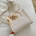 Grande borsa tote bianco off-white con stampa di lettere NK e foulard di seta arancione - Bianco