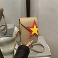 Modieuze kaki kleine crossbodytas met opvallende rood-gele ster-patch versiering - Khaki