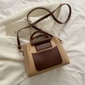 Sac Boston bicolore beige et café avec bandoulière réglable et accents métalliques - Kaki