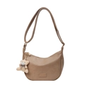 Braune Halbmond-Umhängetasche aus PU-Leder mit Litschi-Struktur und Bären-Anhänger - Khaki