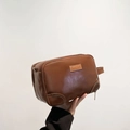 Trousse de toilette en cuir marron avec double fermeture éclair et poignée latérale - Marron