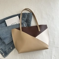 Retro-Shopper aus Kunstleder mit geometrischem Patchwork in Braun, Beige und Weiß - Khaki