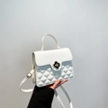 Borsa a tracolla trapuntata bianca chic con fibbia a quadrifoglio e manico superiore - Bianco
