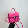 Borsa a tracolla trapuntata rosa neon con chiusura in metallo a petalo e manico - Rosa Rosso