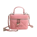 Roze gewatteerde bucketbag met hartvormige hanger en zilveren kettingriem - 15/11/8 / Roze