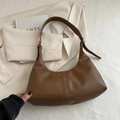 Bolso hobo marrón de cuero sintético con patrón de litchi y correa ajustable al hombro - Caqui