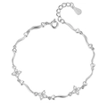 Bracelet en argent S925 avec maillons en cœur et breloques de fleurs sur fond blanc pur - Or Blanc