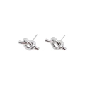 Pendientes de botón de corazón anudado en plata de ley 925 pulida con diseño minimalista - Pendientes de Botón con Nudo de Corazón Irregular