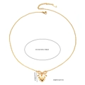 Elegante collana dorata con fiocco e pendente a cuore lucido e dettagli nappa su sfondo bianco - Collana Cuore Fiocco in Acciaio Inossidabile (EXRGN0072)
