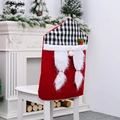 Coprisedia natalizio in velluto rosso con gnomo nordico e cappello a quadri bianco e nero - Stile Gnomo della Foresta a Quadri Rossi