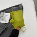 Mini borsa a tracolla verde lime in pelle martellata con nodo intrecciato unico - Verde
