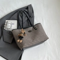 Borsa tote pied-de-poule con manici in pelle nera e ciondolo a forma di coniglio - Con Ciondolo / Pied de Poule Grande / Nero