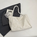 Borsa tote bianco crema con texture a lettere in rilievo e tracolle lunghe da donna - Bianco Sporco
