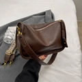 Borsa a tracolla vintage marrone con hardware dorato e tracolla ampia tessuta - Marrone