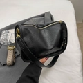 Borsa a tracolla retrò in pelle nera opaca con dettagli dorati e tracolla in tessuto - Nero