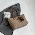 Borsa tote pied-de-poule marrone con manici in pelle e ciondolo orsetto carino - Con Ciondolo / Pied de Poule Piccolo / caffè