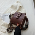 Sac bandoulière vintage marron avec coutures rétro et sangle florale ethnique - Standard / Marron