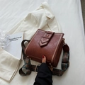 Sac bandoulière vintage marron avec large sangle ethnique et rivets dorés de luxe - Standard / Brun Rouge
