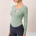 Top sportivo a maniche lunghe verde chiaro con scollo asimmetrico e dettaglio a goccia - S / Verde