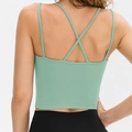 Nauwsluitende mintgroene yoga top met kruislingse bandjes en ingebouwde bh - Groen