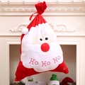 Großer roter Samt-Weihnachtsbeutel mit 3D-Weihnachtsmann und HO HO HO Bestickung - Weihnachtsmann