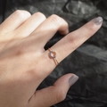 Minimalistischer S925 Goldring offen mit blauem Saphir und weißen Zirkon-Kreis - Runder Stil / Gold/Blau