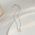 Detailaufnahme der S925 Sterlingsilber Kette mit zwei ineinander verschlungenen Herzen - Doppelherz-Halskette-Silber