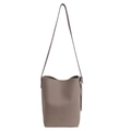 Sac seau gris-brun minimaliste avec texture cuir grainé et bandoulière fine - Sans Pendentif / Gris