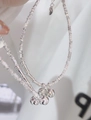 Dettaglio del bracciale in argento S925 con tubi di bambù e tre piccoli campanelli - Bracciale a Campanello con Nodo in Bambù Argento Triturato